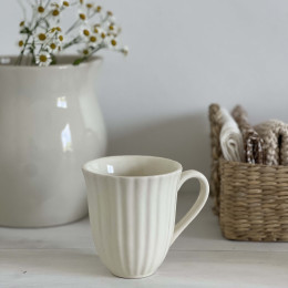 Tasse en grès rainurée - Butter cream