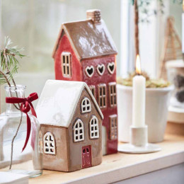 Petite maison photophore porte rouge