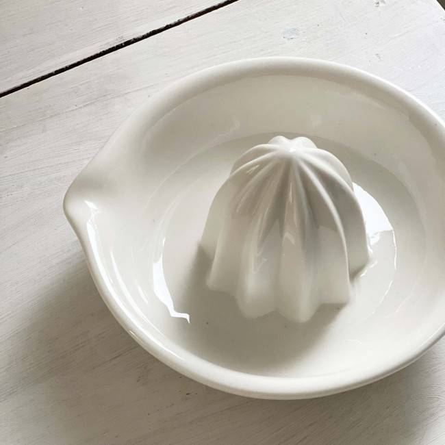 Presse citron en porcelaine blanc