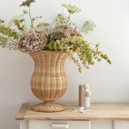 Vase ou cache pot en rotin
