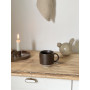 Tasse en grès marron moucheté