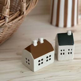 Duo de maisons en céramiques décoratives - toits colorés