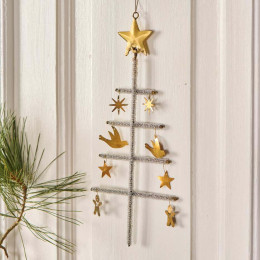 Sapin de Noël avec ornements en laiton Magie et souhaits