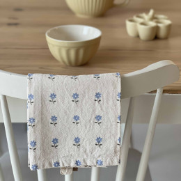 Torchon Elisabeth naturel en coton à fleurs bleues