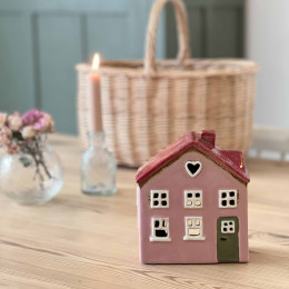 Maison photophore rose toit rouge